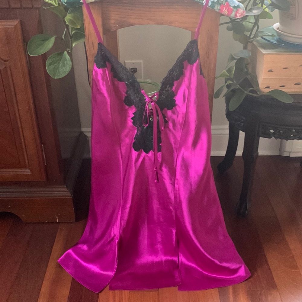 Fredricks of Hollywood Magenta Black lace Slip lingerie nighty negligee